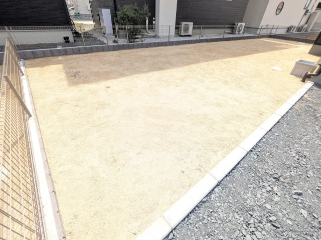 かすみがうら市下稲吉2期　新築戸建　6号棟の庭|日当たりや広さを現地で体感してください。理想のガーデニングや家庭菜園を始めてみませんか。