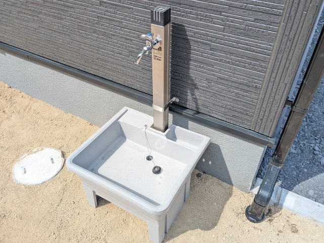 かすみがうら市下稲吉2期　新築戸建　6号棟のその他|立水栓付きです！ 
お車の洗車やガーデニング、家庭菜園などの際に重宝します♪