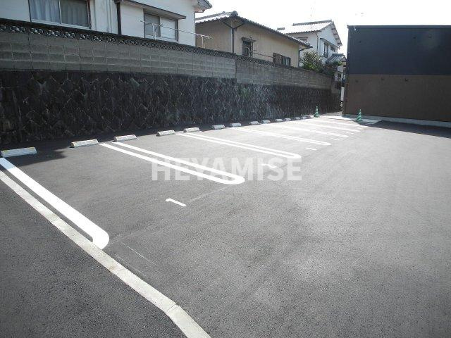 Prezia栄田の駐車場