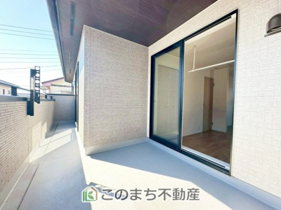 【バルコニー】 | ブルーミングガーデン下野市駅東2丁目　 | 一度にたくさんのお洗濯物を外干し可能な広々バルコニー☆