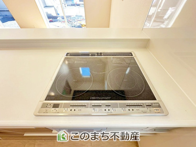 【キッチン】 | ブルーミングガーデン下野市駅東2丁目　 | 3口IHクッキングヒーターで同時調理可能☆時短家事につながりますね☆