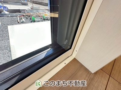 【設備】 | ブルーミングガーデン下野市駅東2丁目　 | 全窓ペアガラス採用で遮音性＆遮熱性に優れております☆