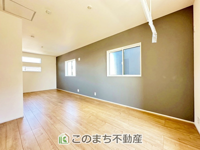【洋室】 | ブルーミングガーデン下野市駅東2丁目　 | 窓が多く明るい洋室☆全室収納で室内をすっきりキレイに保てます☆