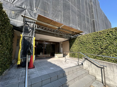 【エントランス】 | ■さんくれーる茨木B棟■全面リノベーション工事の履歴有 | ■JR茨木駅徒歩1８分 ■モノレール宇野辺駅より徒歩9分
■大規模修繕工事中（2026.1.7～2026.8.31迄の予定）
■全面リノベーション工事の履歴有（2023.1月頃）、手直し不要です