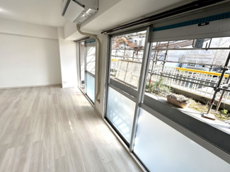 【居間・リビング】 | ■さんくれーる茨木B棟■全面リノベーション工事の履歴有 | ■全面リノベーション工事の履歴有（2023.1月頃）、手直し不要です
（4LDK→3LDKに間取り変更・全室クロス貼替・全室床貼替・システムキッチン新調・浴室新調・トイレ新調・モニターホン新調など）