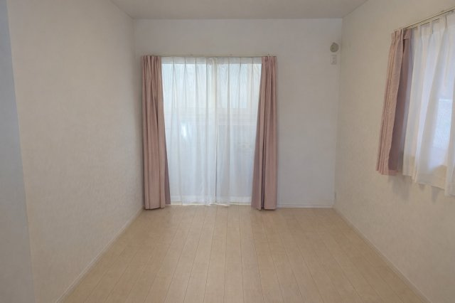 【洋室】 | 葵区桜町 | 2階洋室　6.7帖