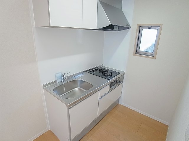神戸市兵庫区湊川町２丁目のハイツのキッチン|2口ガスコンログリル付きのシステムキッチン