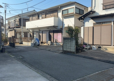 【外観】 | コーポ岸本 | 最寄り駅が近いなどの交通アクセスが良い土地だと暮らしやすいですよね。通勤・通学の観点から土地を選ぶことも大切です！自身や家族のライフワークからあったの物件を探しましょう！当社営業がお力になります！