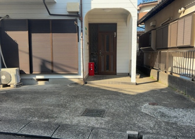 【外観】 | コーポ岸本 | 土地の形が極端に長細かったり、狭小地、あるいは道路との高低差がある傾斜地だった場合、後々売ろうとしても買い手がつかない場合もあります。後々、売却することになった時に価値の下がらない土地を選びましょう。