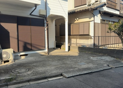 【外観】 | コーポ岸本 | 物件の詳細については、現地を見てわかること以外に、役所や法務局などで調べないとわからないことがあります。そのため、現地に行く場合は、もしこの物件を買ったらどのような生活ができるかをイメージしましょう。