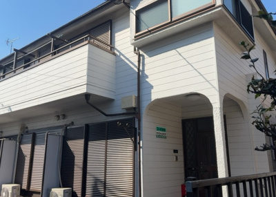 【外観】 | コーポ岸本 | 土地購入を検討されている場合、境界杭がない状態で購入してしまうと境界確定測量をする必要があり、費用がかかります。購入の前に、売主、隣土地所有者立ち合いのもと境界を確定し境界杭を設置するのがベストです。