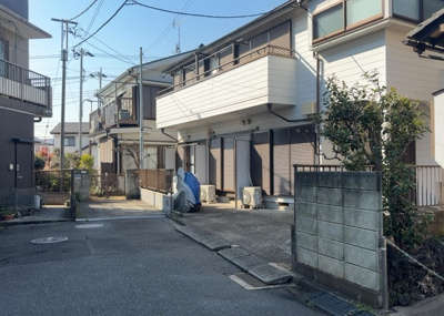 【外観】 | コーポ岸本 | 人が暮らすうえで日光は大切な要素となります。日当たりの良さは譲れないポイントですね。併せて近くに大きな建築物の建築予定がないか、あるいはそれが可能な土地が近くにないか事前に確認することもお勧めします。
