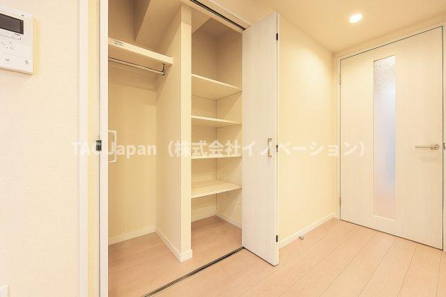 ハイラーク新赤羽の収納|暮らしにぴったり合うサイズと配置で設計された収納スペースは、住まいの使いやすさを徹底的に追求。毎日の片付けがスムーズになり、ストレスを大幅に軽減してくれます。快適な暮らしを支える頼もしい存在です。