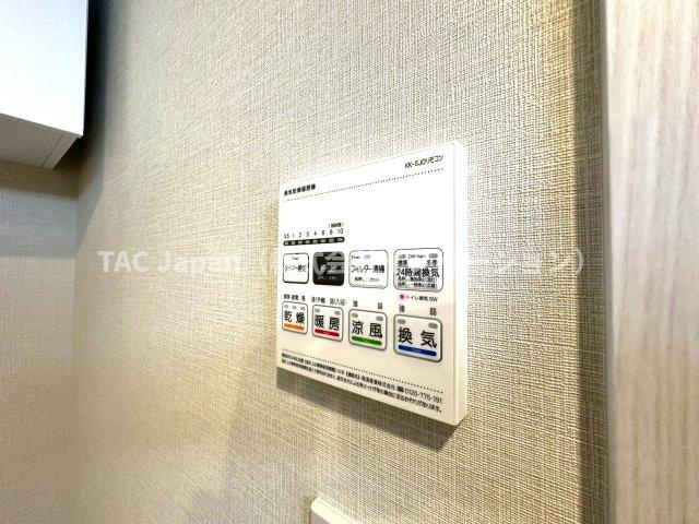 ハイラーク新赤羽の冷暖房・空調設備|雨の日や花粉の季節も、浴室が頼れる乾燥スペースに早変わり。さらに暖房機能付きで、冬場のヒートショック対策にも配慮。清潔さと快適さを両立する、うれしい設備です。