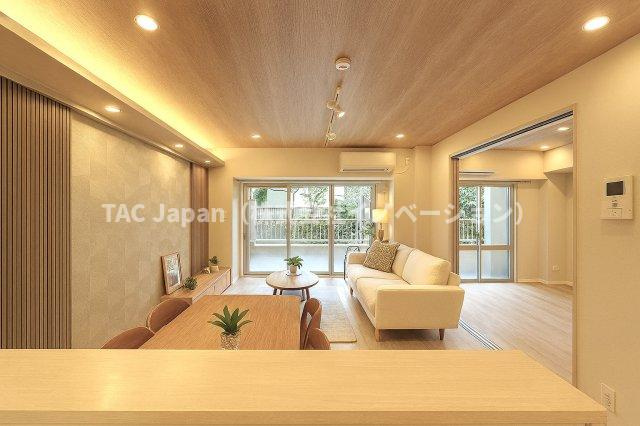ハイラーク新赤羽のキッチン|広々としたカウンターキッチンは、開放感にあふれリビングとつながる一体感が魅力です。家族との時間を大切にしながら、自然と笑顔と会話が広がる温かい空間を演出します。
