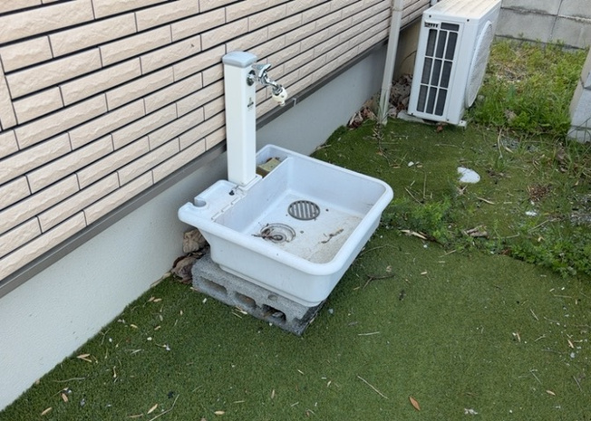 【設備】 | 敷地内に散水栓や立水栓があると便利です。水道水を直接利用できるため、水を運ぶ手間を省くことが出来ます。大量の水を必要とする洗車作業や清掃などに役立ちます。その他設備とあわせて、現地でご確認ください。