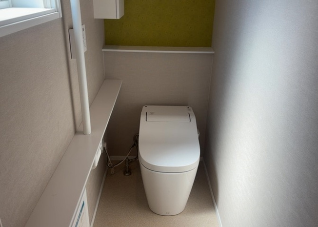 【トイレ】 | トイレは大きさや形、機能、抗菌性などが異なる多種多彩なタイプが各メーカーから出ています。それぞれに良さがあるため、事前にどういったタイプのトイレがいいのかをご家庭内で決めて、内見に行くといいでしょう。