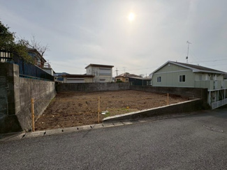 【前面道路含む現地写真】 | かまとり住宅の売地「グランファミーロ大膳野町」 | 広々とした約67坪。これだけの広さがあれば、並列3台以上のカースペースや、お子様の遊び場・BBQを楽しめる広いお庭、さらには平屋住宅の建築も十分に検討可能です。