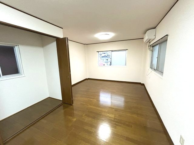 東六甲ビルの居間・リビング