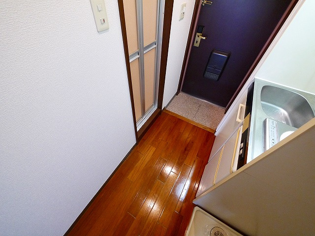 シティパレス富雄北の玄関|収納もある玄関です