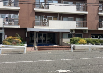 【庭】 | 第一八王子ハイツ | 物件によっては、入居者が個人的に使用できる専用庭がついているものもあります。また、住宅の中にある土間の部分を庭と呼ぶこともあります。庭の用途は住む人によって変わり、それによってデザインもさまざまです。