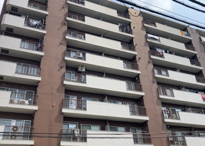 【構造・工法・仕様】 | 第一八王子ハイツ | ＲＣ造、Reinforced Concreteは直訳すると補強されたコンクリートです。主に柱や梁・床・壁が鉄筋とコンクリートで構成おり、鉄筋を組んだ型枠にコンクリートを流し込んで固めたものを指します。