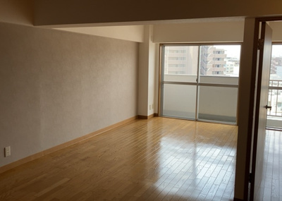 【居間・リビング】 | 第一八王子ハイツ | リビングの間取りの種類は大きくわけてリビングとダイニングが別になっているタイプ、リビングダイニング一体型です。どちらも一長一短ですので、家を選ぶ時はその両面をチェックして決めるようにしましょう。