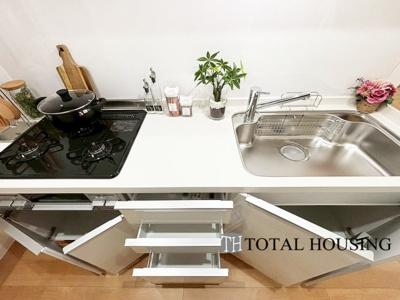 【キッチン】 | 中の島クロスハイツ | 料理を楽しむキッチンスペース。使いやすさと心地よい暮らしを追及し、愛着を持って使い続けられる空間へ。