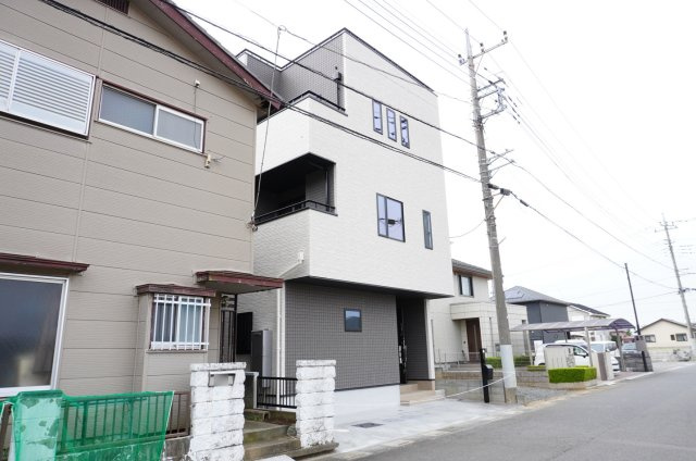 越谷市大字平方 新築分譲住宅の外観