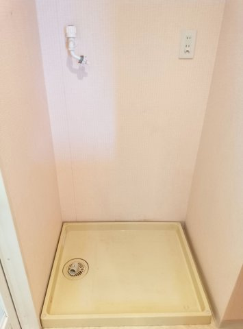 【設備】 | ロイヤルアーク狭山 | 洗濯機置場
