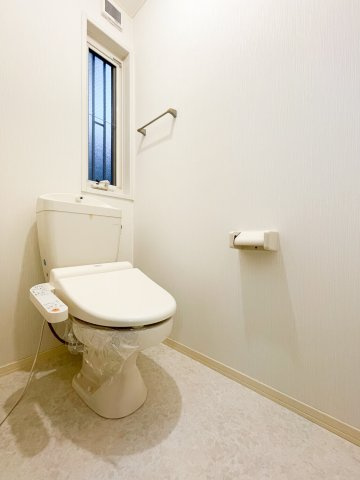 ＣＩＲＲＵＳ　Eのトイレ|白を基調としたトイレはクリーニングが済んでおり、安心してすぐにご使用いただけます。