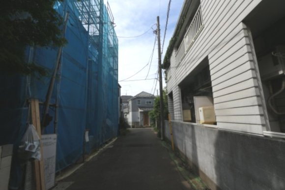 国分寺市東恋ヶ窪３丁目　Ａ号棟の外観|屋根付きのビルトイン車庫付３階建て住宅