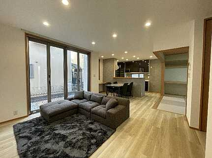 広島市安佐南区伴南4丁目　中古一戸建ての居間・リビング