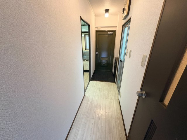 藤友第一ビルの玄関