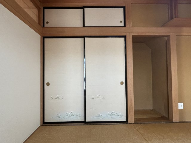 阿見町阿見　5LDKの収納|1階和室8帖の写真です。