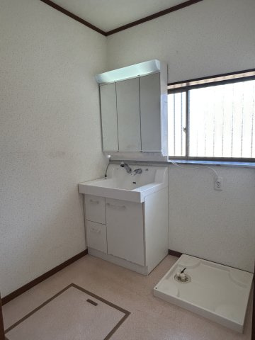 阿見町阿見　5LDKの独立洗面台|過去にリフォーム・交換済みです。