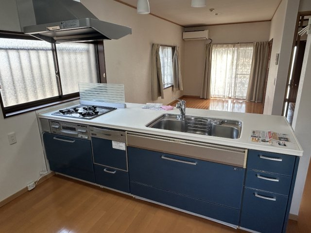 阿見町阿見　5LDKのキッチン|キッチンは対面式です。小さいお子さんがいても安心です。