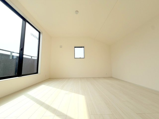 昭島市大神町１丁目　新築戸建の洋室