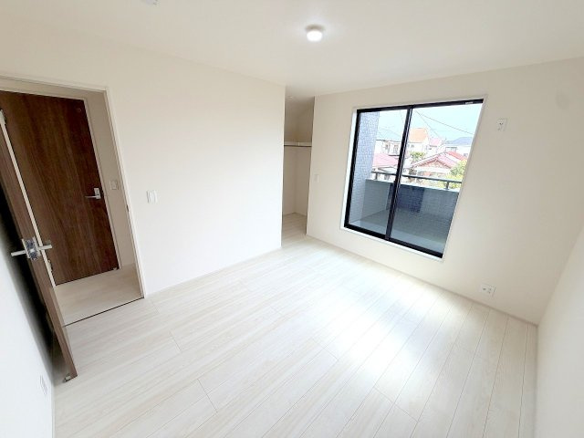 昭島市大神町１丁目　新築戸建の洋室