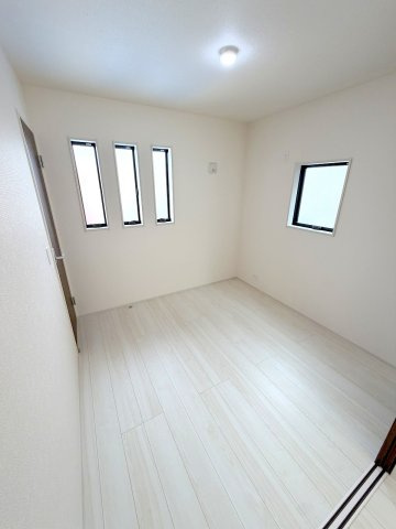 昭島市大神町１丁目　新築戸建の洋室