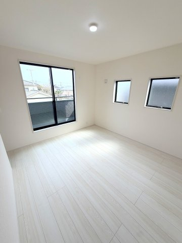 昭島市大神町１丁目　新築戸建の居間・リビング