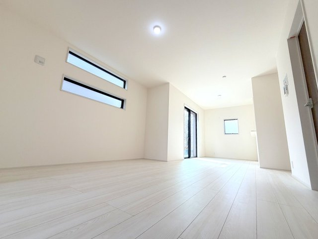 昭島市大神町１丁目　新築戸建の居間・リビング