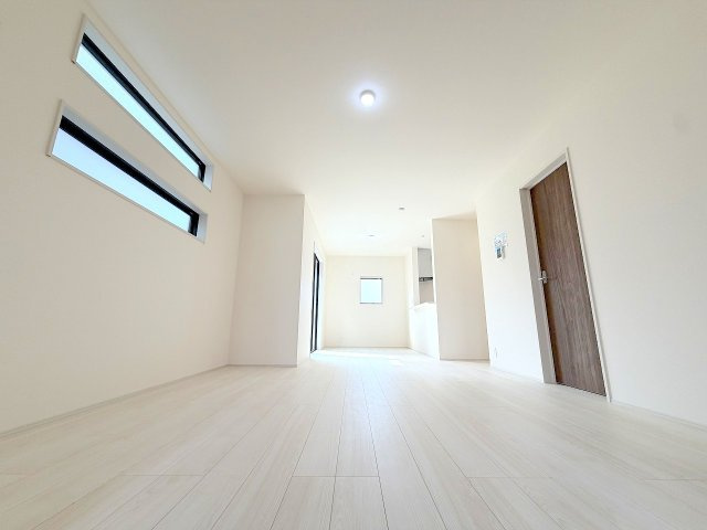 昭島市大神町１丁目　新築戸建の居間・リビング