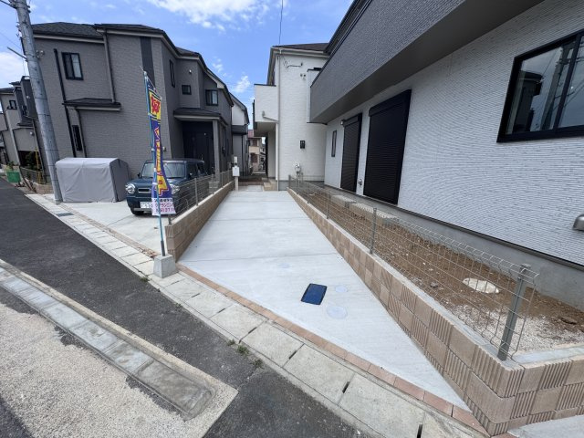 松戸市幸田４丁目新築戸建【小金北小学校:8分】の駐車場|2-B号棟駐車スペース・縦列2台駐車可