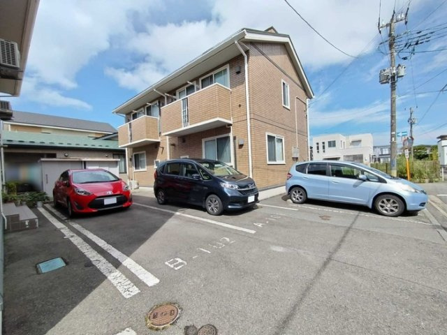 ローズコートよしみＢ101の駐車場