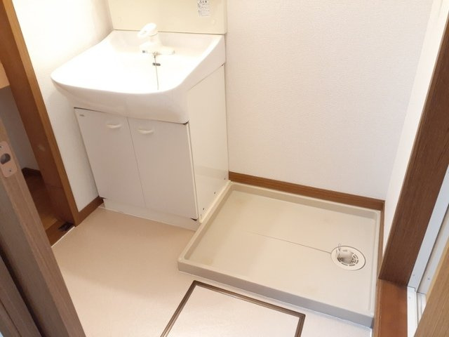 リバーサイド広面の洗面所|ゆったりとスペースのある洗面所