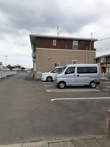 クローバー・Ⅲの駐車場|駐車スペースもあります☆