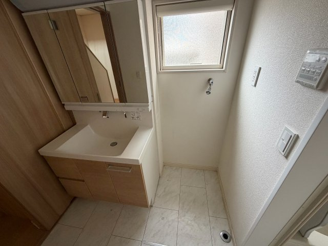 春日町浦上　電化住宅の脱衣所