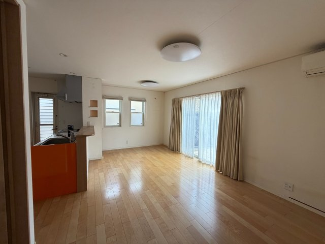 春日町浦上　電化住宅の居間・リビング