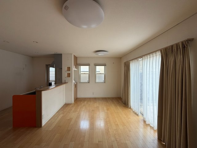 春日町浦上　電化住宅の居間・リビング